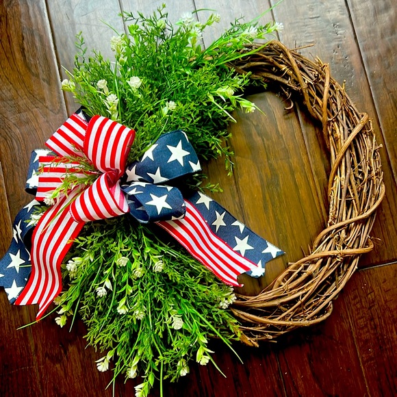 Patriotic Wreath - Picture 1 of 2